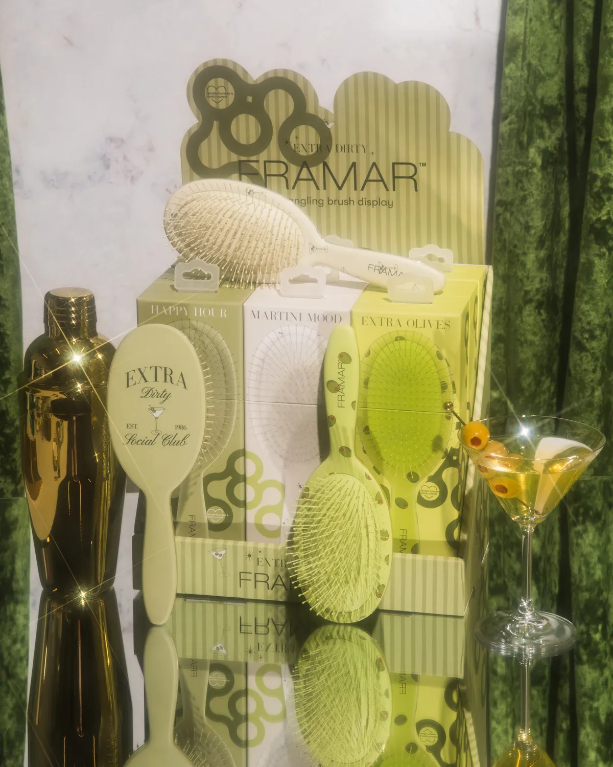 Framar Detangle Brush Display