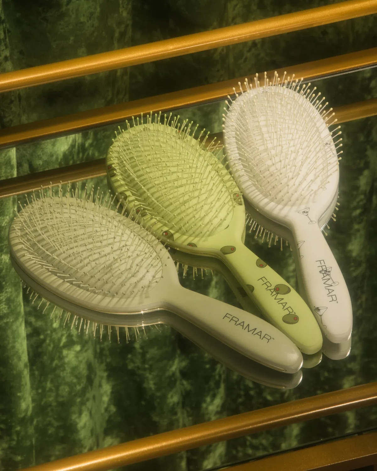 Framar Detangle Brush Display